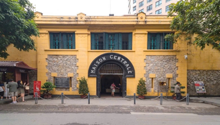 歴史的施設へ入場