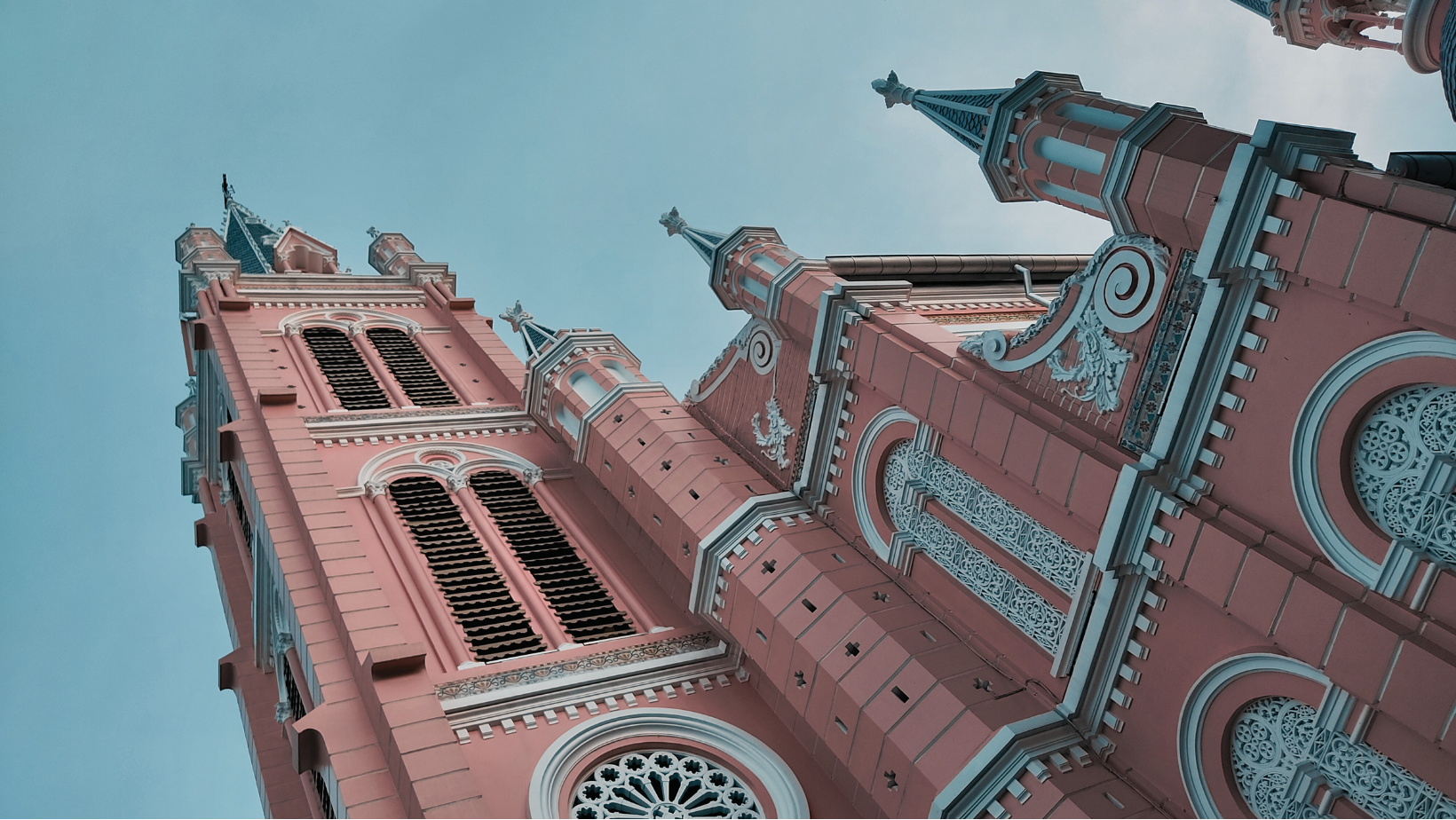 タンディン教会（ピンクの教会）