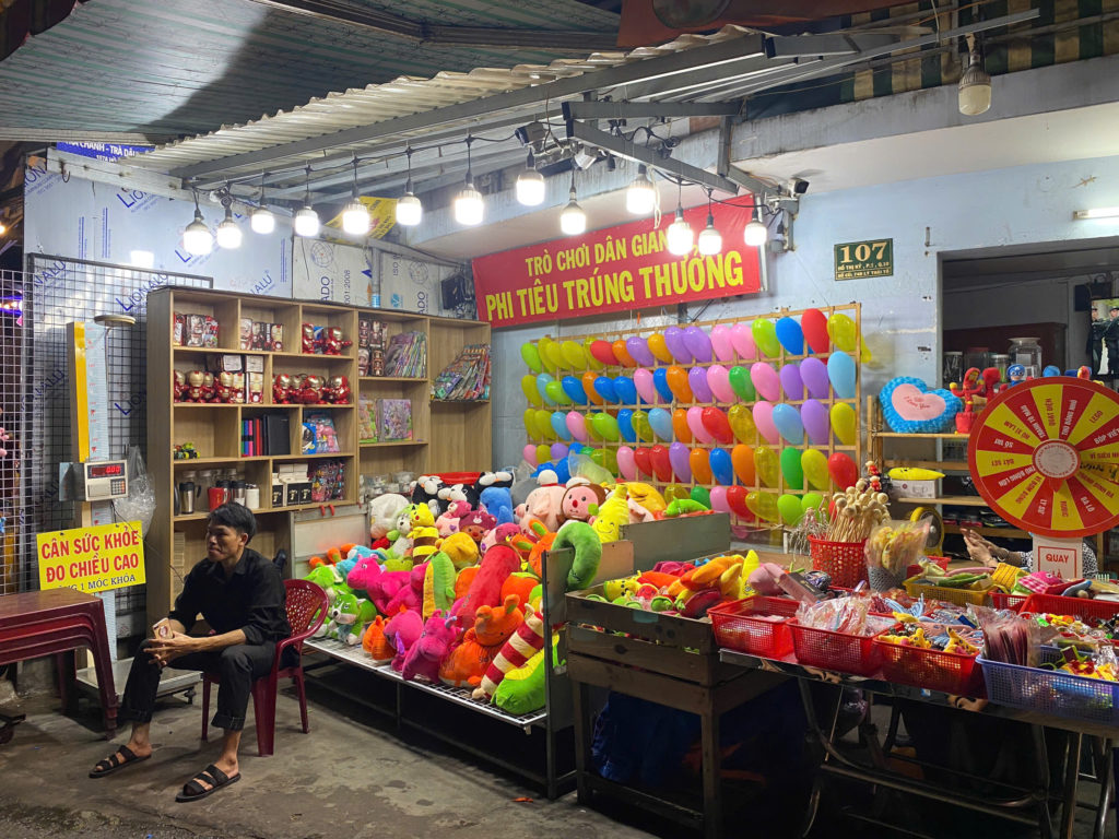 ローカル屋台で夕食